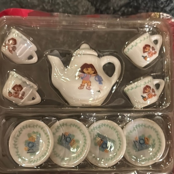 Tea Set - Picture 2 of 4